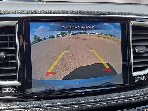 Used 2024 Chrysler Pacifica Limited FWD image 29