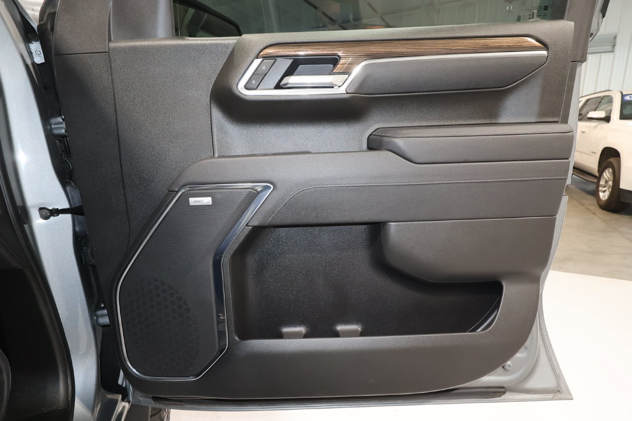 Used 2025 Chevrolet Silverado 1500 LT Trail Boss w/ Convenience Package II AWD/4WD image 19