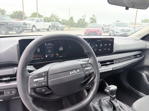 Used 2025 Kia K4 FWD image 7
