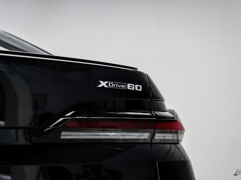 Used 2025 BMW i7 xDrive60 AWD/4WD image 16