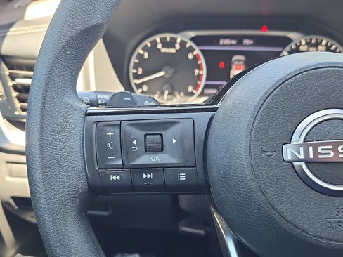 Used 2023 Nissan Rogue SV FWD image 16