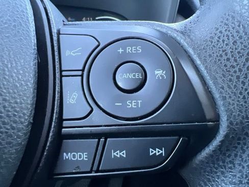 Used 2025 Toyota RAV4 XLE FWD image 25