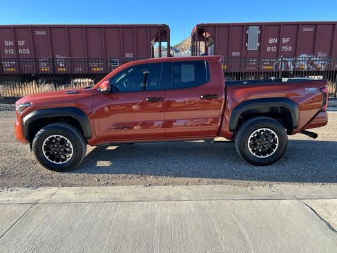 Used 2025 Toyota Tacoma TRD Off-Road image 6