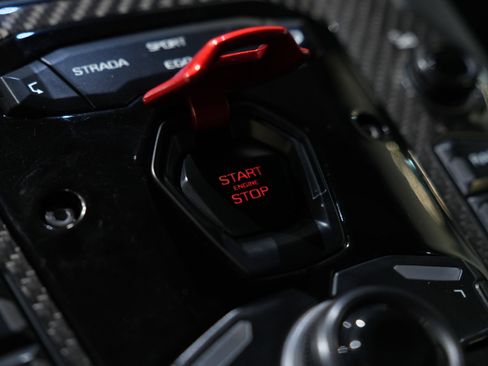 Used 2018 Lamborghini Aventador S image 47