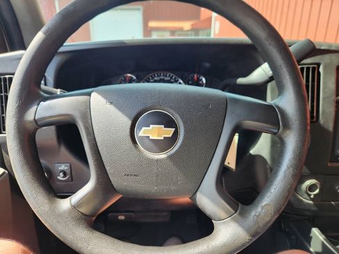Used 2015 Chevrolet Express 2500 Extended RWD image 15
