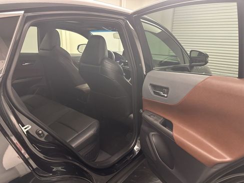 Used 2021 Toyota Venza Limited image 7