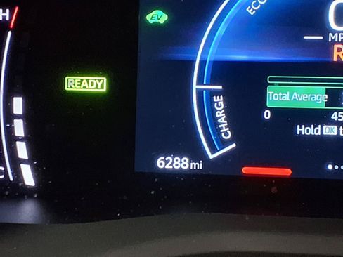 Used 2025 Toyota Camry SE FWD image 30