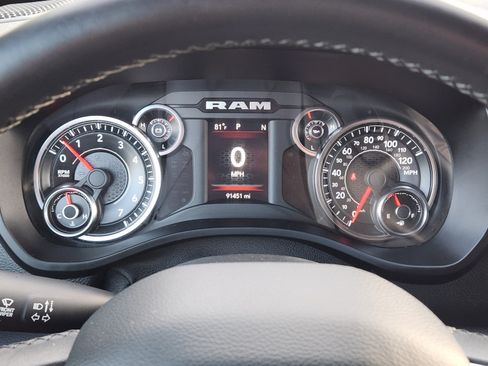 Used 2019 RAM 1500 4x4 Crew Cab image 9