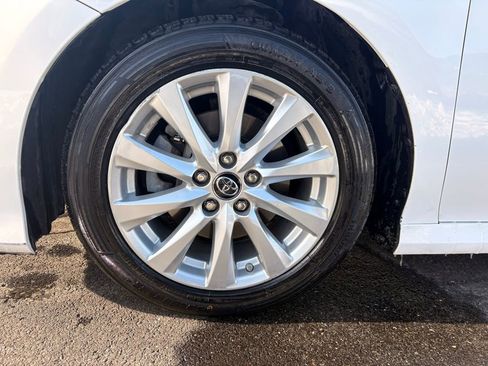 Used 2018 Toyota Camry LE image 12