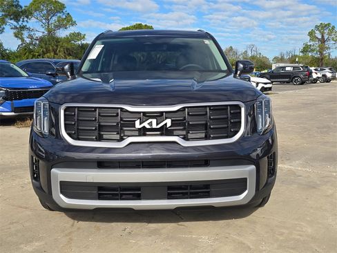 New 2025 Kia Telluride S image 3