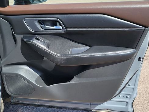 Used 2022 Nissan Rogue SL w/ SL Premium Package image 17