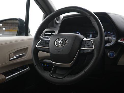 Used 2023 Toyota Sienna XLE w/ XLE Plus Package AWD/4WD image 15