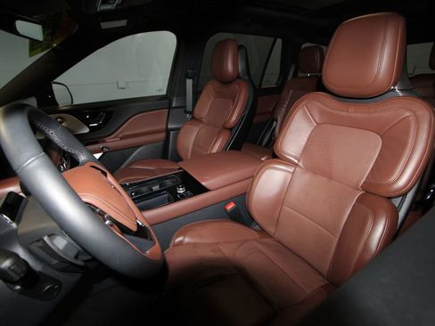 Used 2025 Lincoln Aviator Reserve w/ Equipment Group 201A image 4