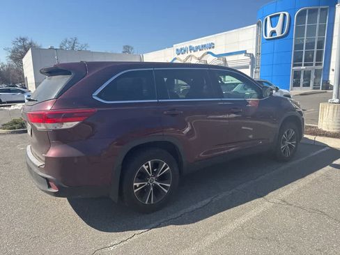Used 2019 Toyota Highlander LE image 12