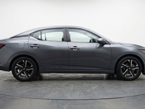 Used 2025 Nissan Sentra SV FWD image 11