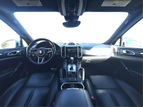 Used 2017 Porsche Cayenne S image 8