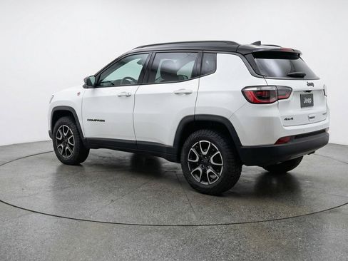 Used 2025 Jeep Compass Trailhawk AWD/4WD image 6