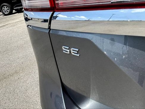Used 2024 Volkswagen Atlas SE FWD image 25