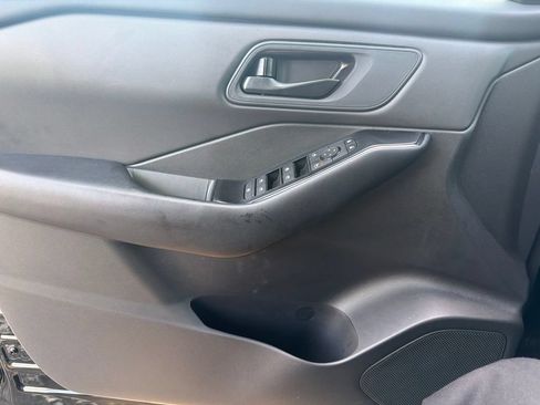 Used 2025 Nissan Rogue S AWD/4WD image 15