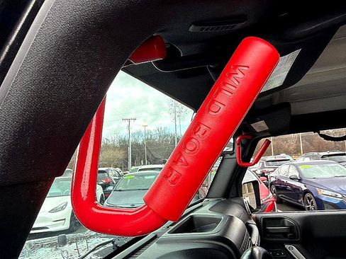 Used 2017 Jeep Wrangler Unlimited Rubicon w/ Connectivity Group image 16