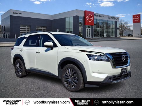 Certified 2023 Nissan Pathfinder SL w/ SL Premium Package AWD/4WD image 1