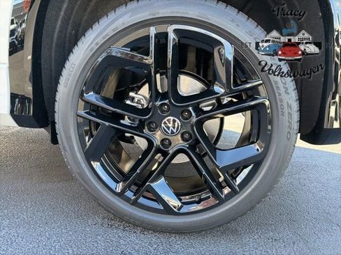 New 2026 Volkswagen Tiguan SE R-Line image 9