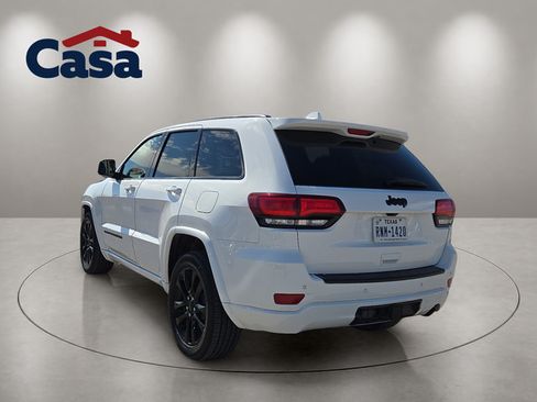 Used 2022 Jeep Grand Cherokee Laredo X RWD image 2