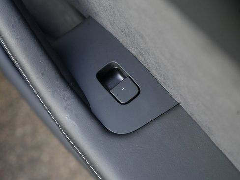 Used 2023 Tesla Model Y Long Range image 31