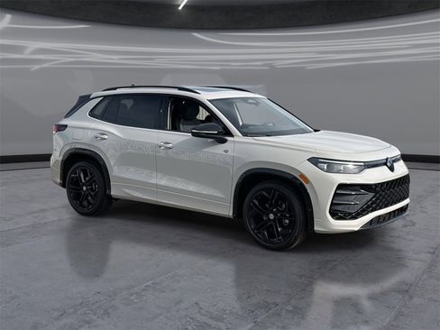 New 2026 Volkswagen Tiguan SE R-Line image 2