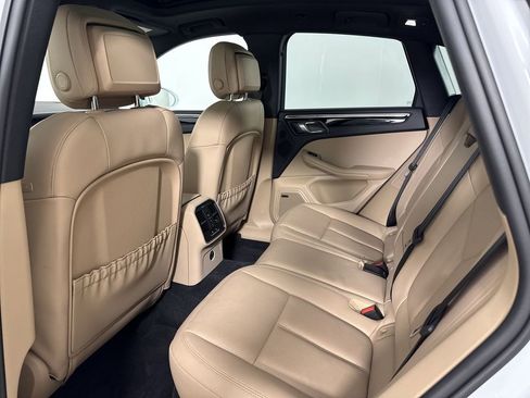 Certified 2025 Porsche Macan image 26