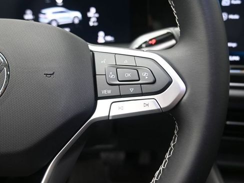 New 2026 Volkswagen Tiguan SE image 28