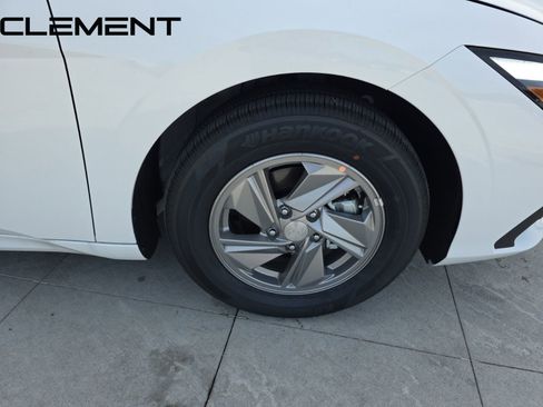 Certified 2025 Hyundai Elantra SE FWD image 38