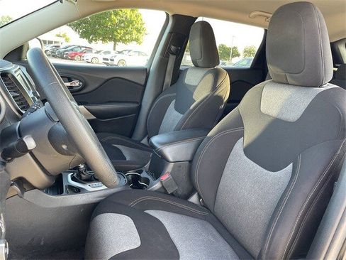 Used 2018 Jeep Cherokee Latitude image 20