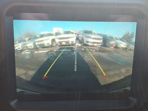 Certified 2022 Jeep Wrangler Unlimited Rubicon w/ Cold Weather Group image 30