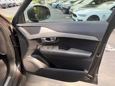 Used 2023 Volvo XC90 B5 Core w/ Protection Package Premier image 21