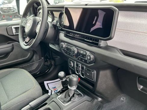 Used 2025 Jeep Gladiator Sport AWD/4WD image 26