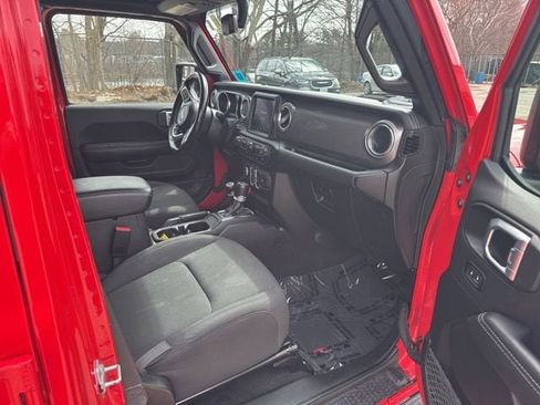 Used 2022 Jeep Gladiator Overland w/ Cold Weather Group image 15