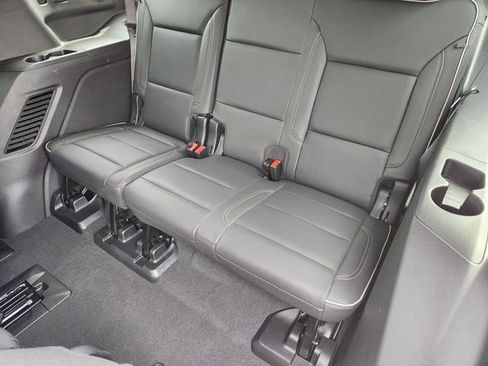 Used 2024 GMC Yukon SLT w/ SLT Luxury Package image 31