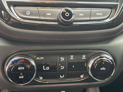 Used 2022 Chevrolet TrailBlazer RS w/ Technology Package image 23