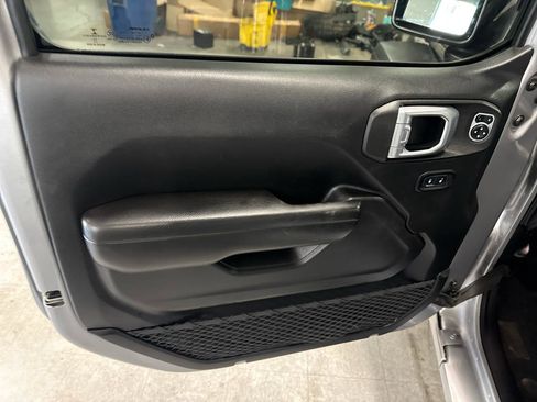 Used 2018 Jeep Wrangler Unlimited Sport S image 29