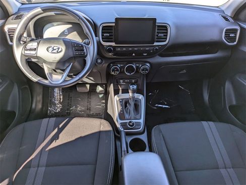 Used 2025 Hyundai Venue SEL image 23