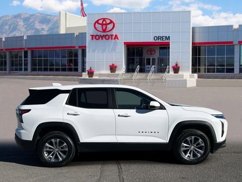 Used 2025 Chevrolet Equinox LT image 3