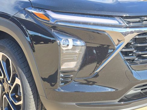 Used 2025 Chevrolet Trax RS w/ Driver Confidence Package FWD image 29
