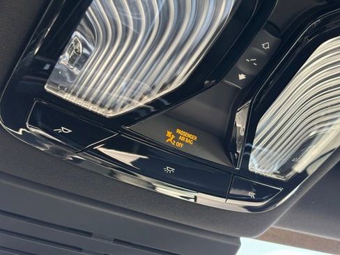 Used 2025 BMW X5 M60i w/ Executive Package image 40