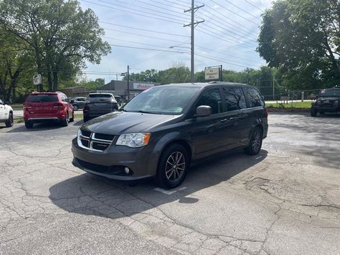 Used 2017 Dodge Grand Caravan SXT w/ Driver Convenience Group FWD image 1