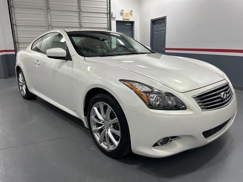 Used 2011 INFINITI G37 x Coupe w/ Premium Pkg image 2