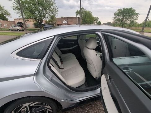 Used 2024 Hyundai Sonata SEL w/ Convenience Package FWD image 4