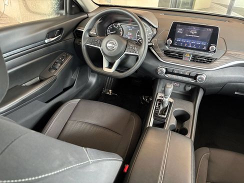 Used 2025 Nissan Altima 2.5 SV FWD image 24