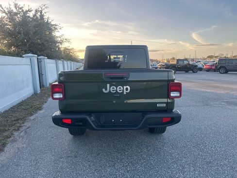 Used 2022 Jeep Gladiator Overland w/ Cold Weather Group image 7