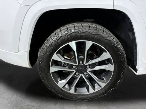 Used 2023 Jeep Grand Cherokee Overland w/ Luxury Tech Group IV AWD/4WD image 13